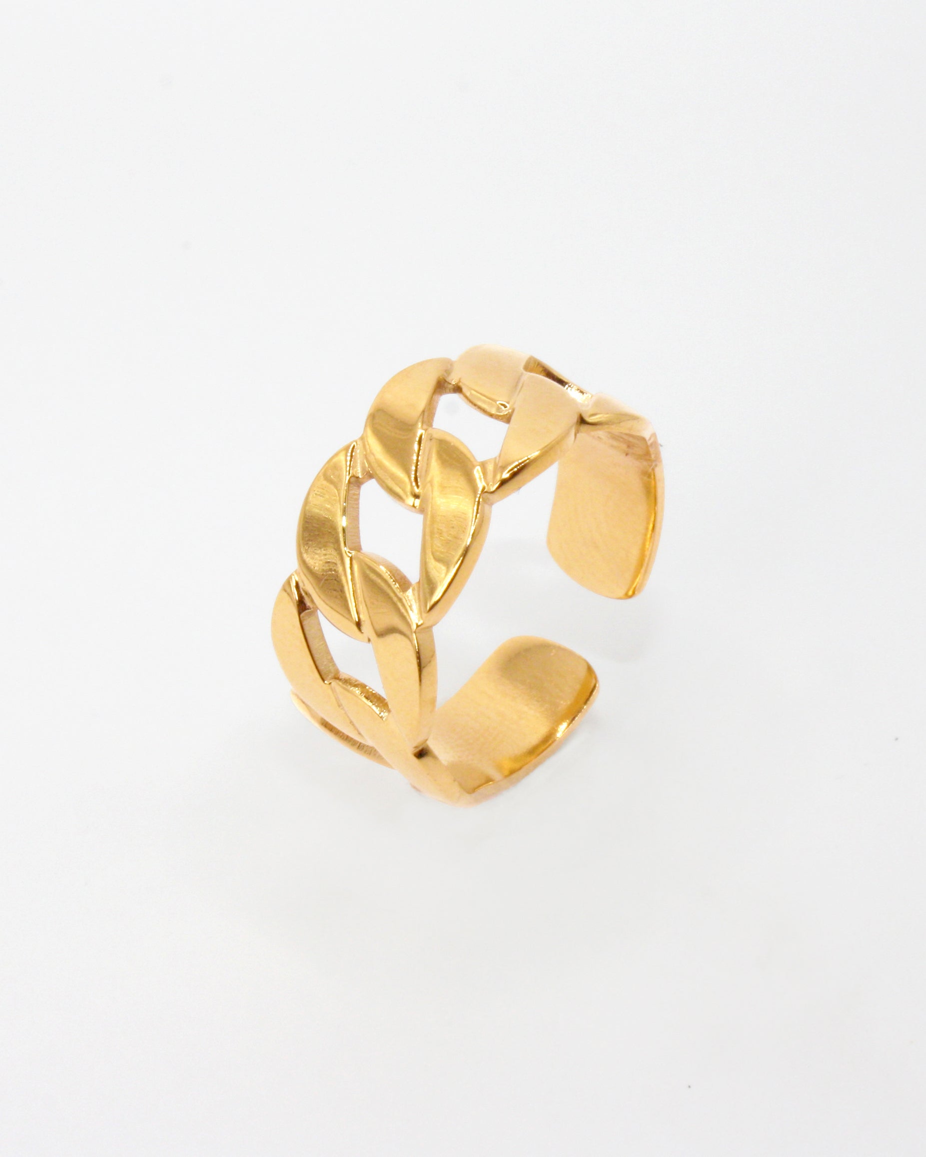 Colección Essentials | Anillo Gladiatore de acero inoxidable bañado en oro 14k. Marca Vesiica.