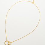 Colección Femme | Este magnifico collar será una incorporación ideal a tu conjunto de joyas. Esta pieza de joyería es de plata bañada en oro de 18k. Marca Vesiica. 