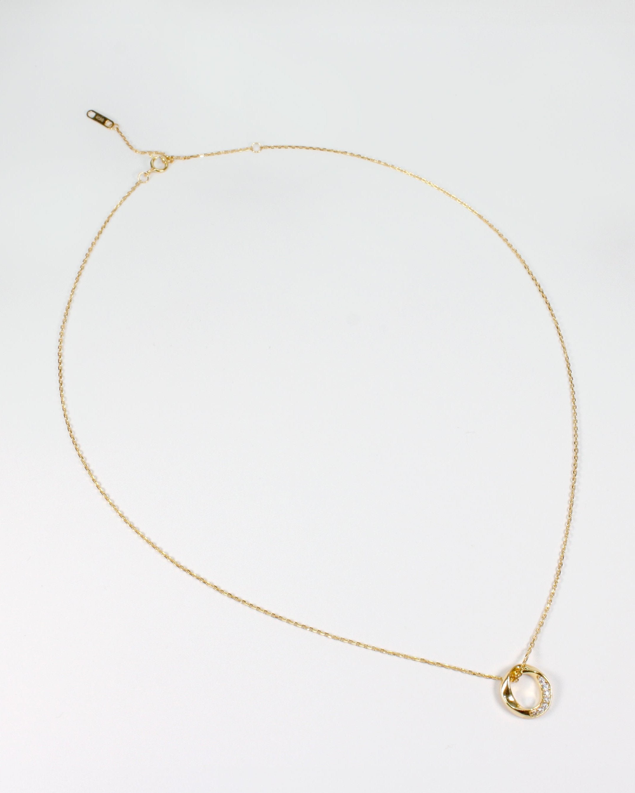 Colección Femme | Collar Florence de plata bañado en oro 18k. Marca Vesiica.