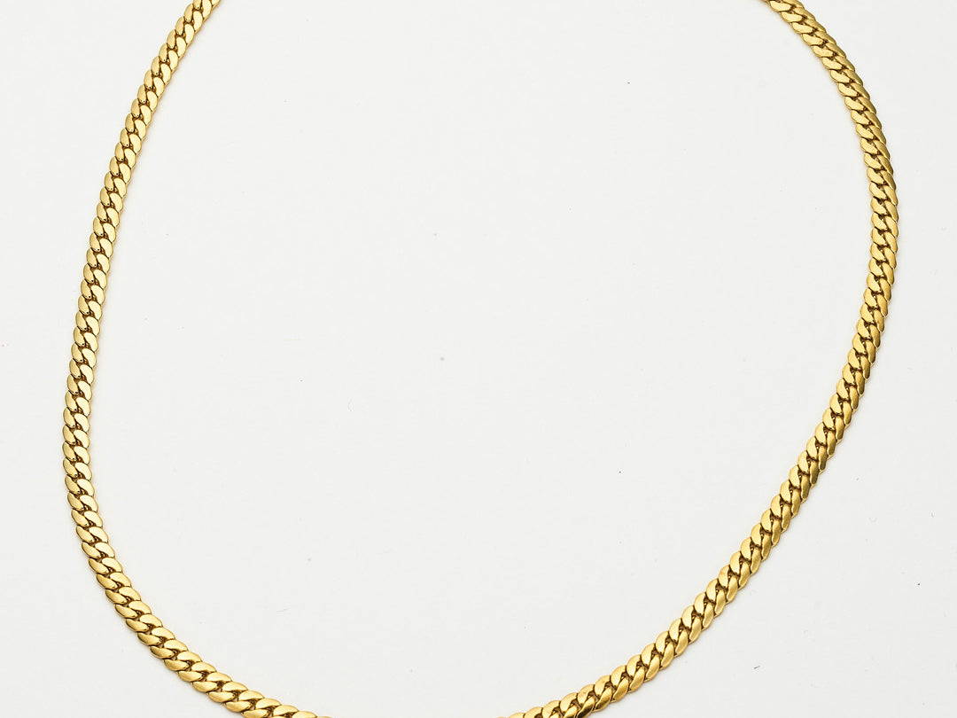 Colección Bold Gold | Collar Indigo de acero inoxidable bañado en oro 14k. Marca Vesiica.