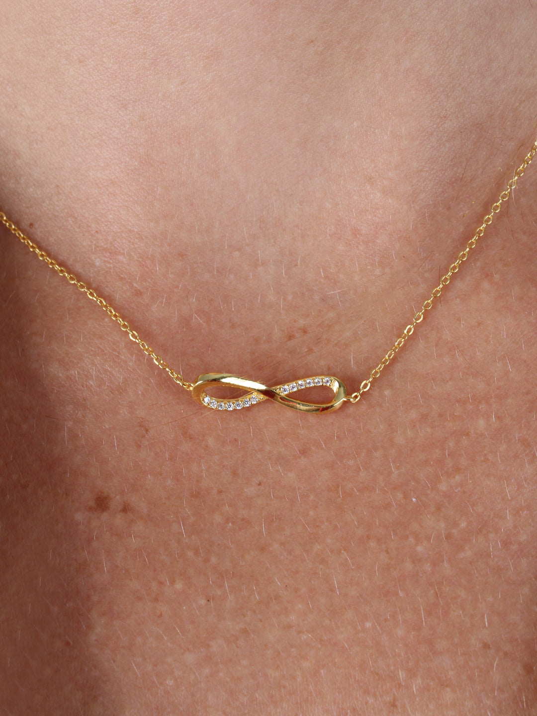 Colección Essentials | Collar Inna de plata bañado en oro 18k. Marca Vesiica.