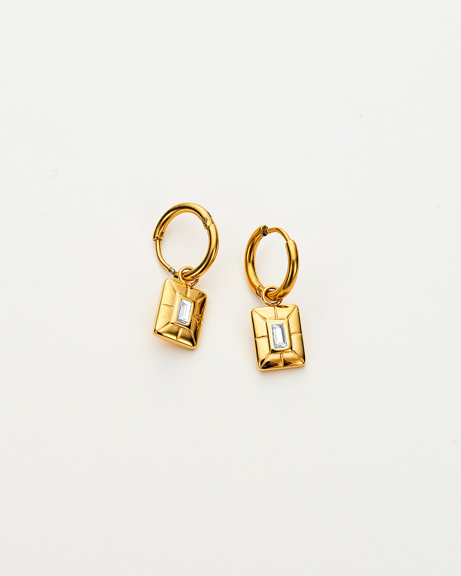 Colección Femme | Pendientes Clo de acero inoxidable bañados en oro 18k. Marca Vesiica.