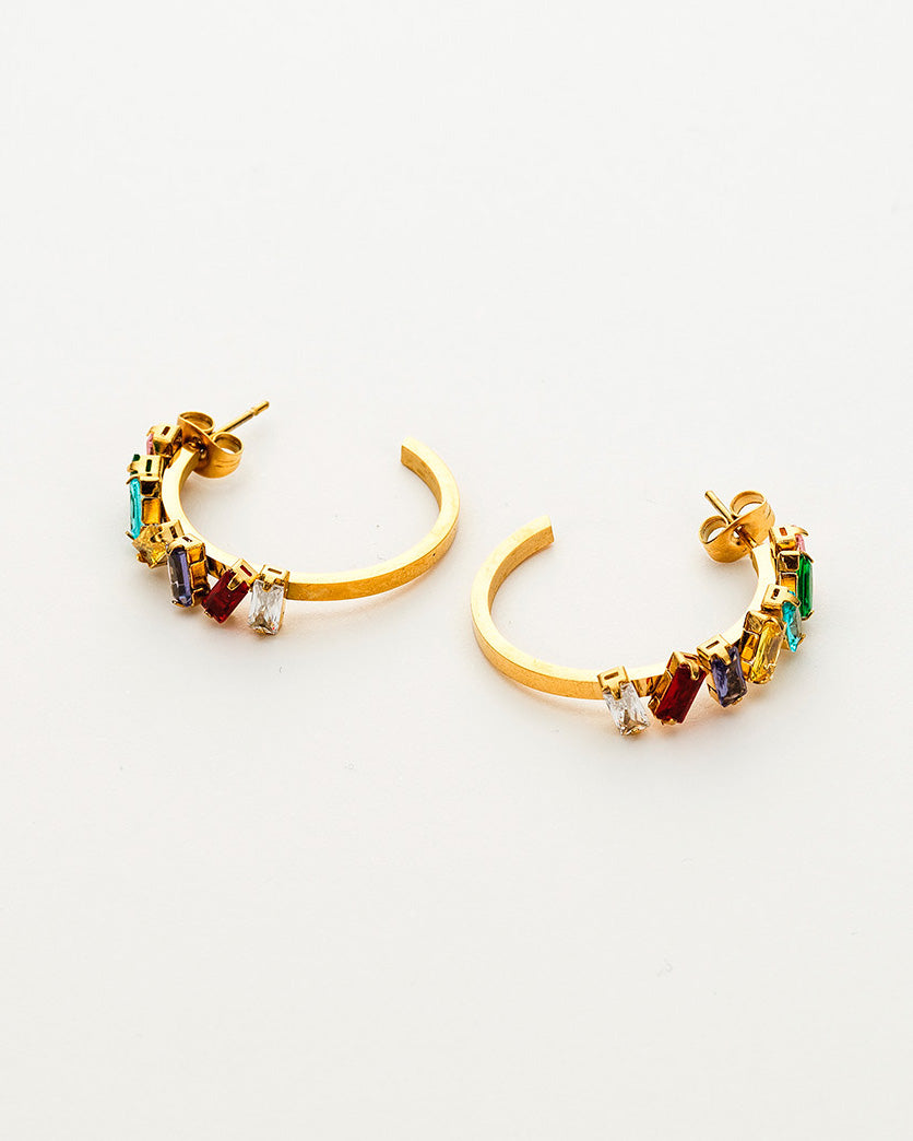 Colección Midnight | Pendientes Milan de acero inoxidable bañados en oro 18k. Marca Vesiica.