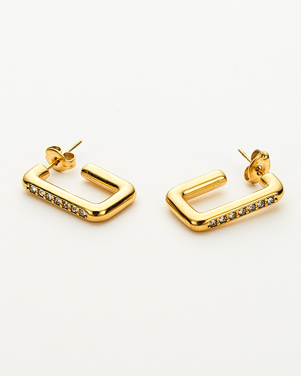 Colección Midnight | Pendientes Tam de acero inoxidable bañados en oro 18k. Marca Vesiica.