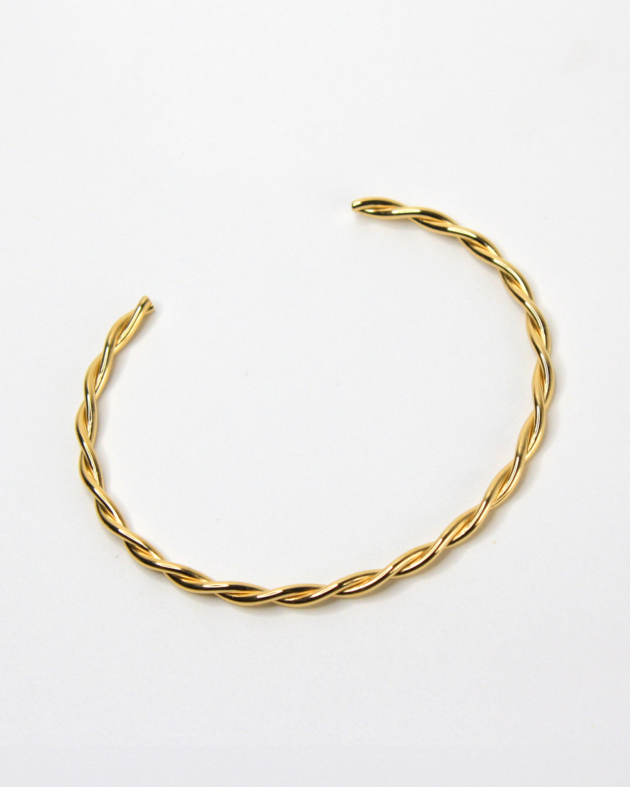 Colección Essentials | Pulsera Cora de acero inoxidable bañado en oro 14k. Marca Vesiica.