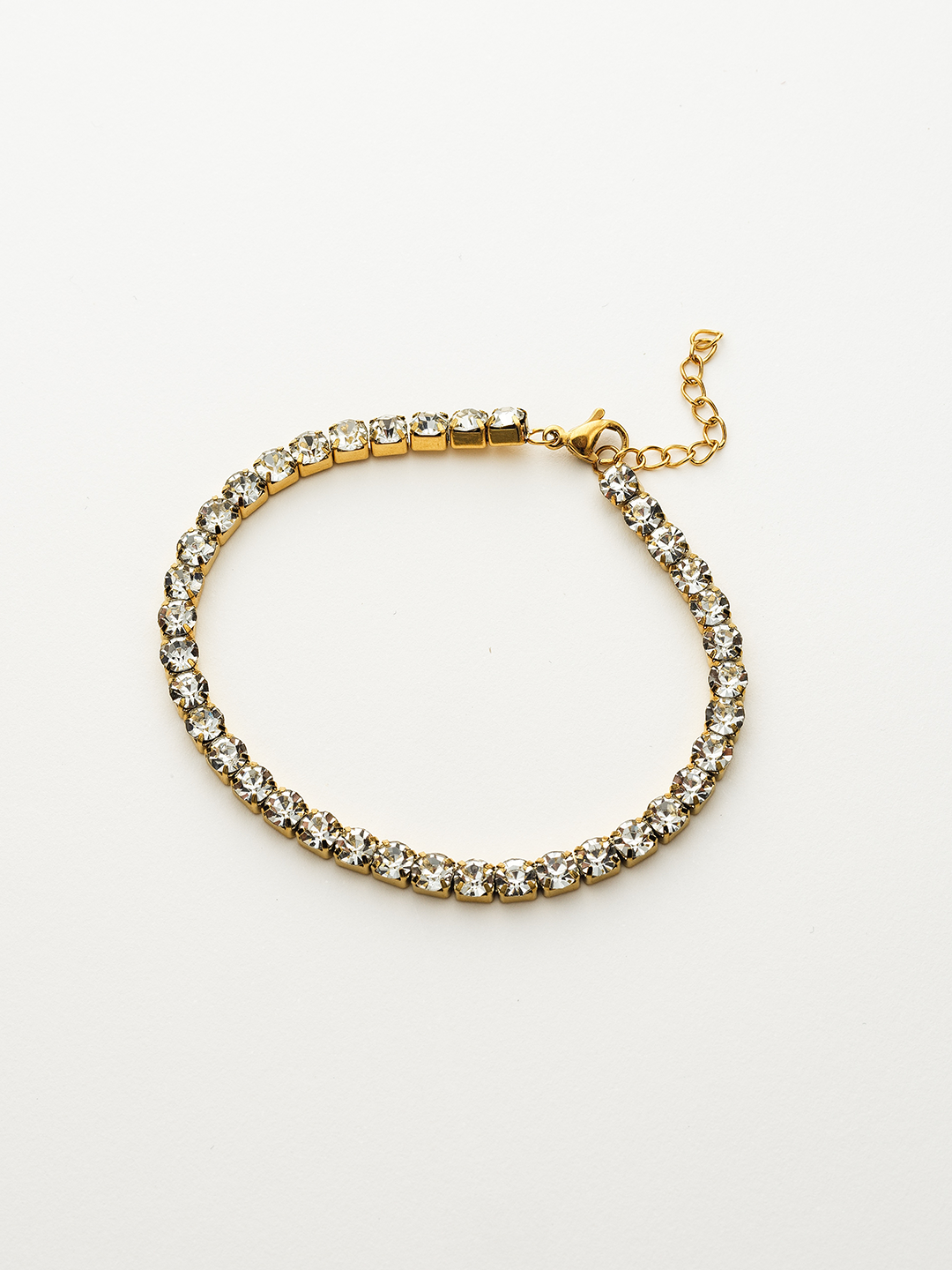 Colección Midnight | Pulsera Nita de acero inoxidable bañada en oro 18k. Marca Vesiica.